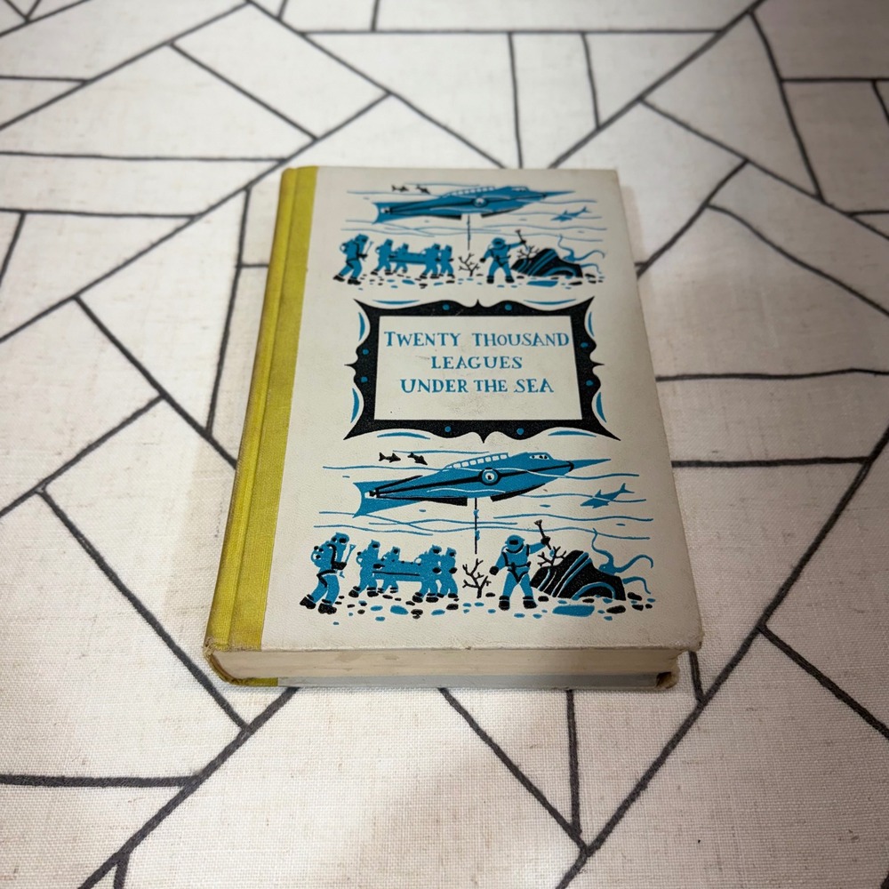 Junior‎ Deluxe Editions Twenty Thousand Leagues Under the Sea OS White Hardcover
